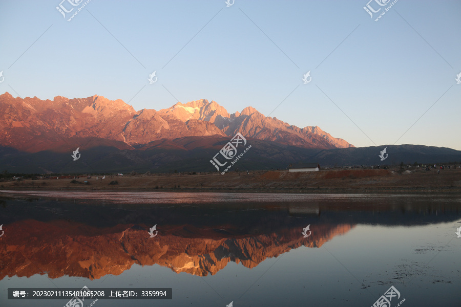 日照金山