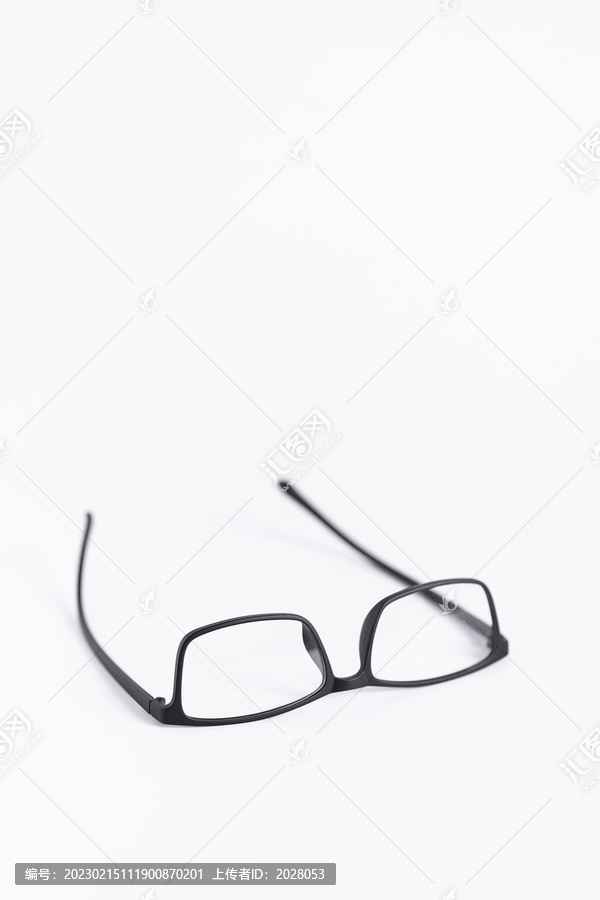 黑框眼镜白底图