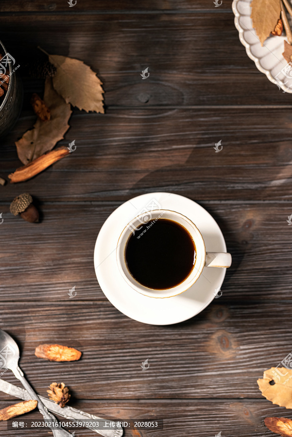 一杯咖啡秋天温暖光影背景