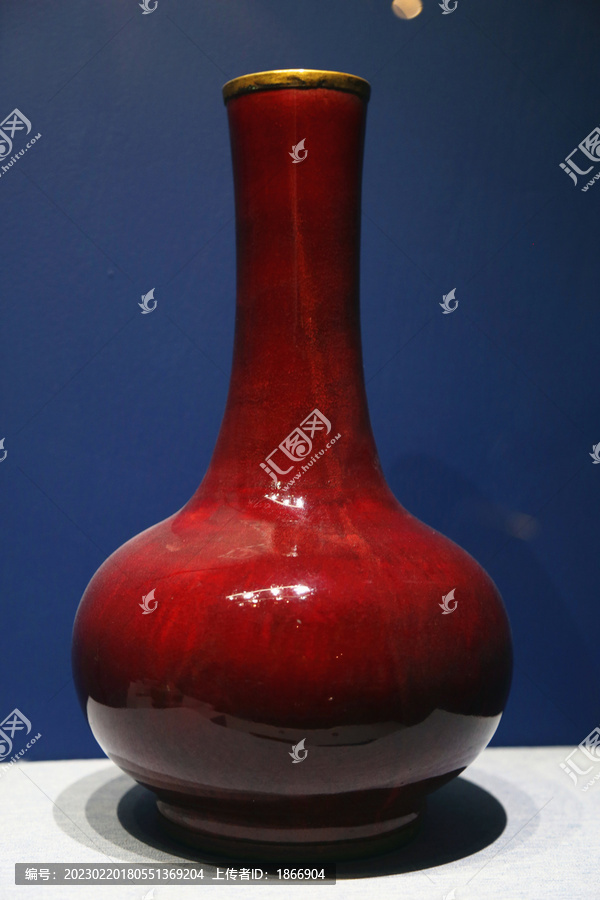 郎窑宝石红釉瓶