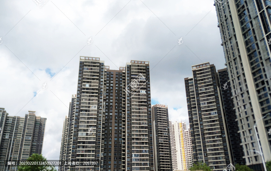 仰拍高楼大夏