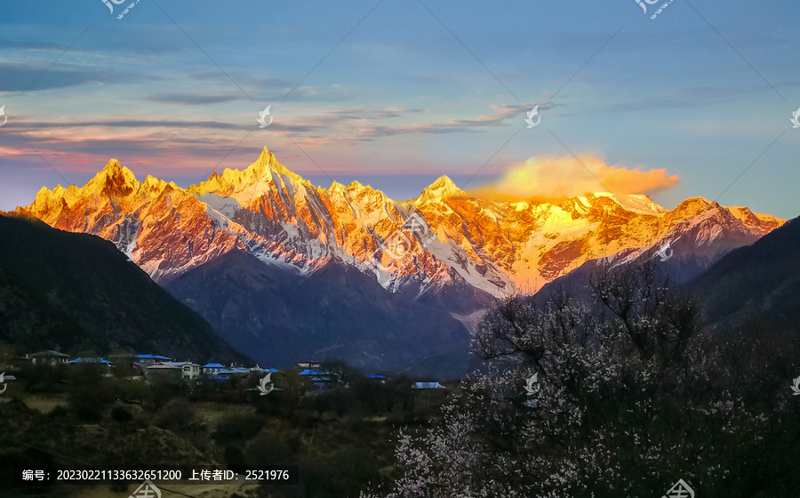 日照金山