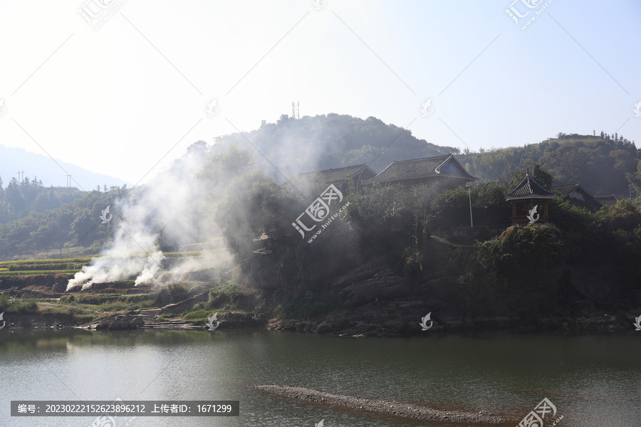 田野炊烟