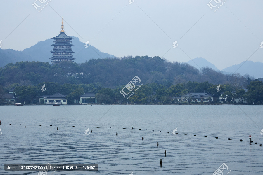 水墨西湖与雷锋塔