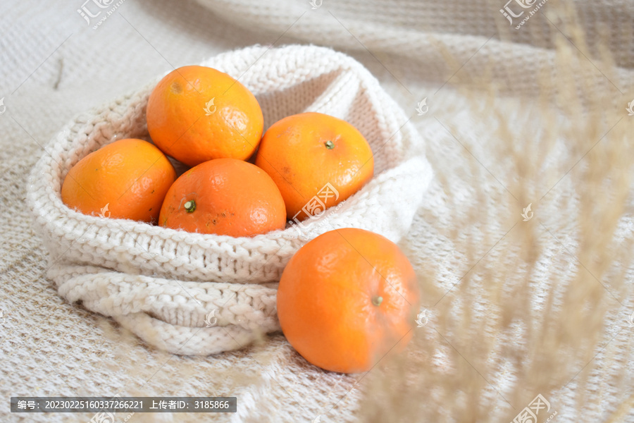 狗尾草前景柑橘横版水果