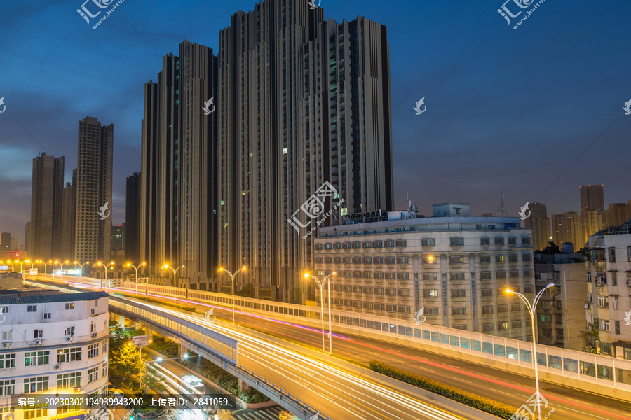 中国武汉城市道路夜景
