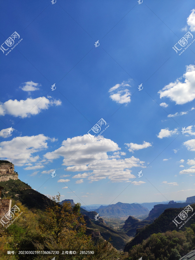 蓝天白云太行山