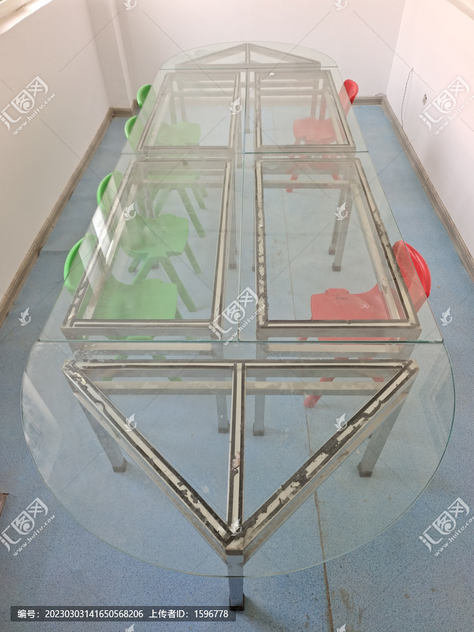 幼儿园玻璃桌