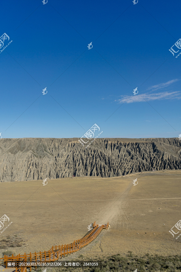 中国新疆独山子的戈壁大峡谷