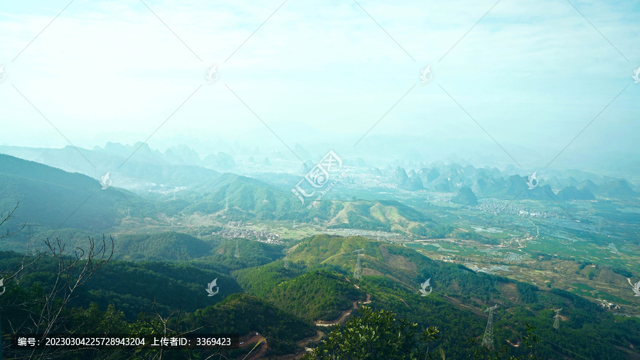 阳安圣山峰顶风光西北龙源