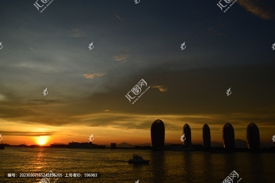 夕阳晚霞海边凤凰岛