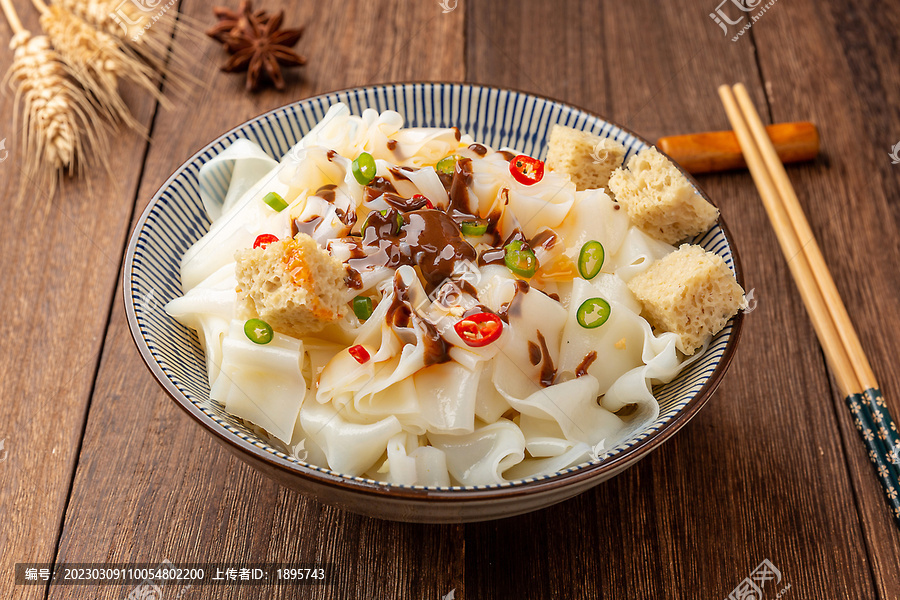 芝麻酱拌凉皮