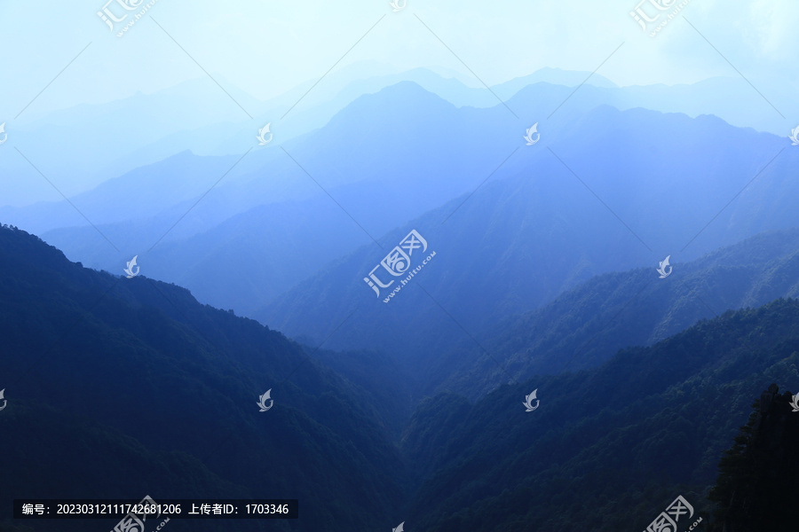 水墨群山