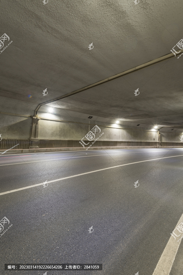 城市隧道路面灯光夜景