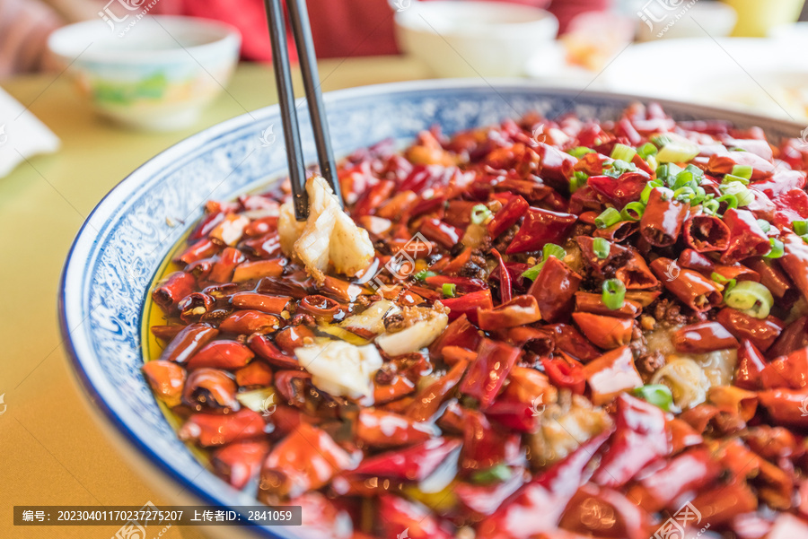 一盘中国川菜水煮鱼特写