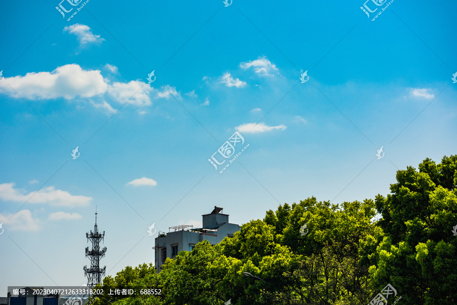 天空房屋树景