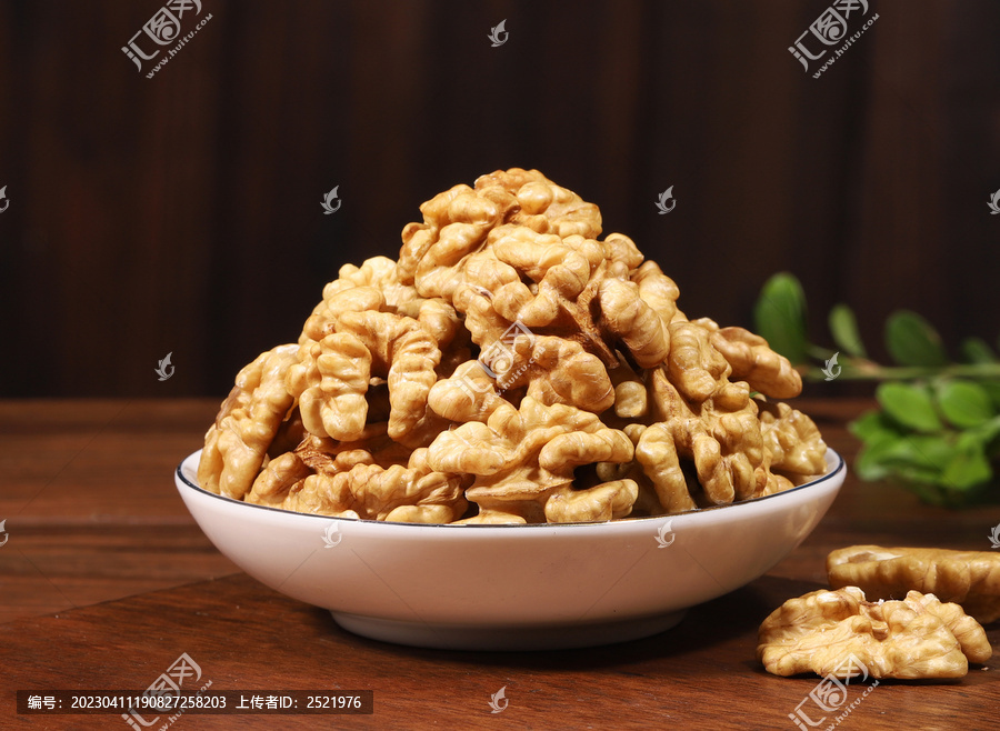 手剝核桃仁