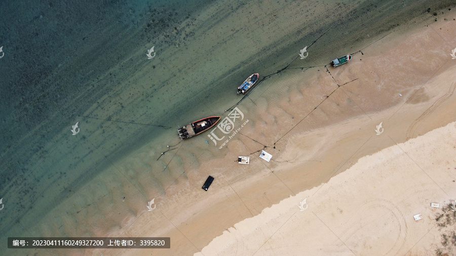 航拍海滩渔船徐闻南极村