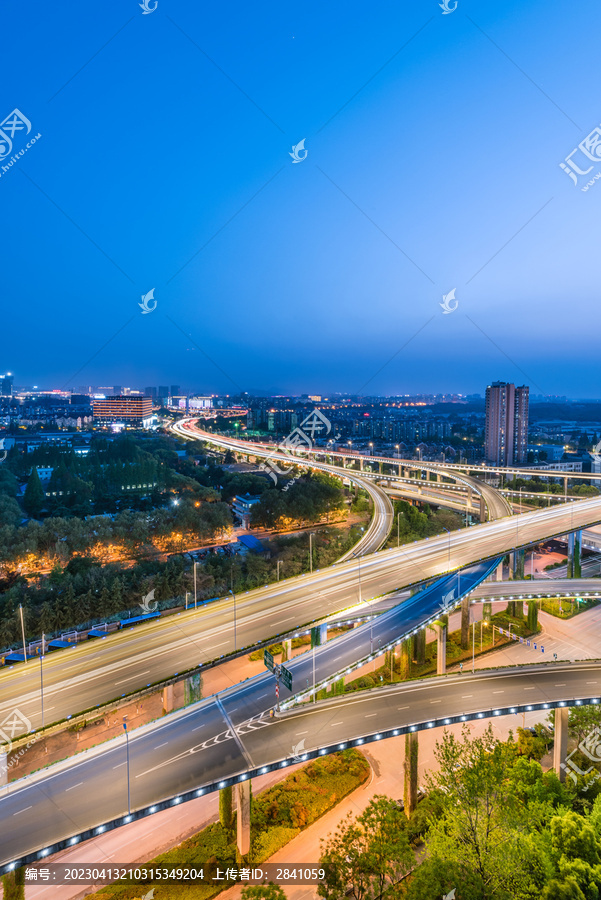 南京的立交桥城市建筑夜景