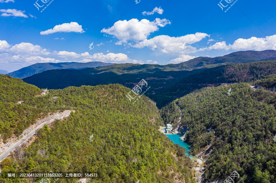 丽江玉龙雪山景区东麓山坪湖泊