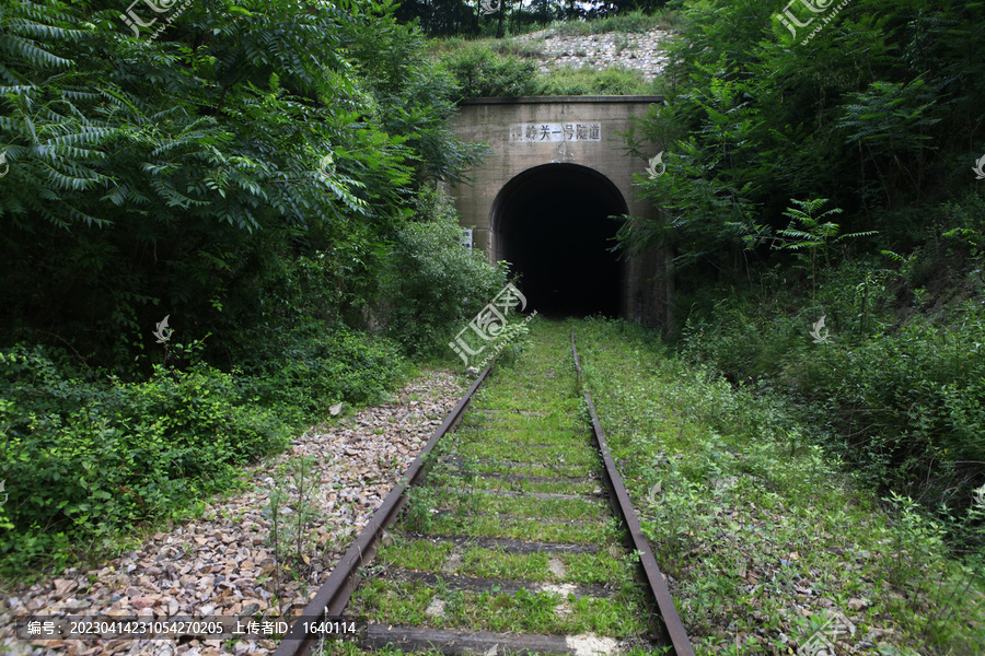 垣铁路横岭关隧道废弃的铁路