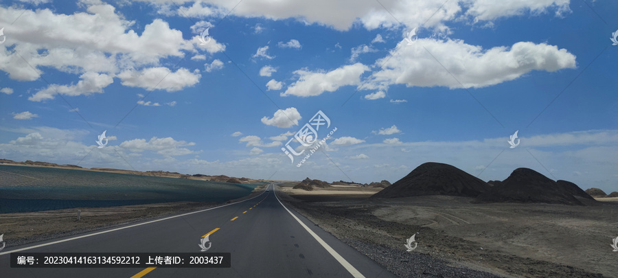 沙漠雅丹公路