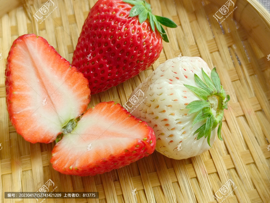 切开草莓果