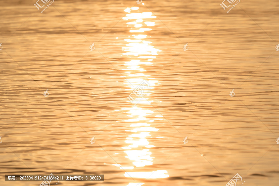 夕阳下的海面