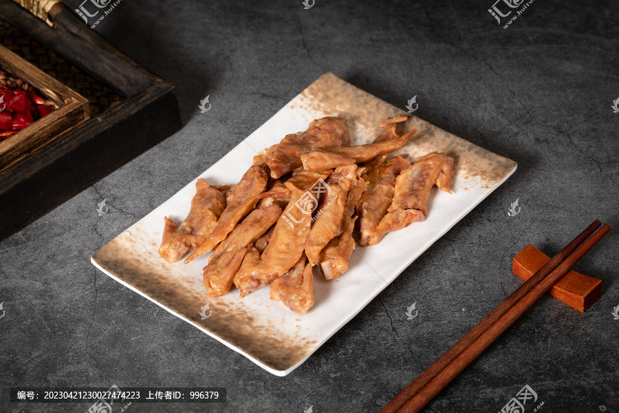 鸡翅火锅铁锅炖配菜