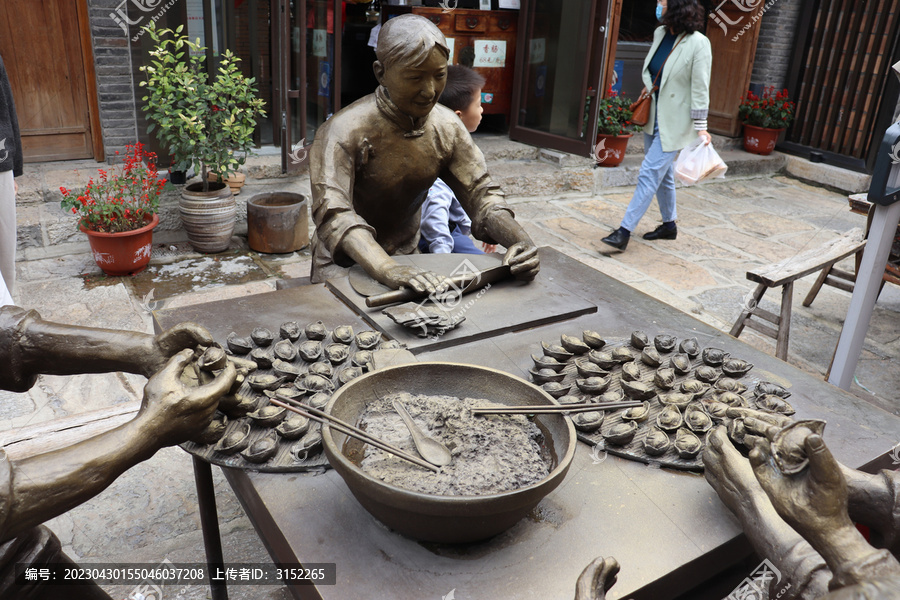 博山元宝水饺制作过程铜雕像