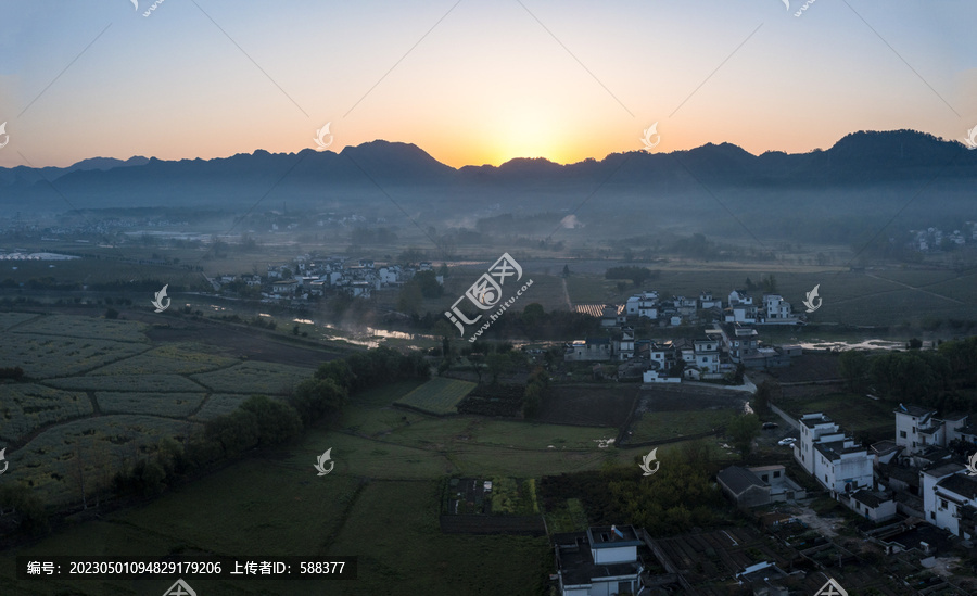 徽派古村古建筑马头墙晨曦