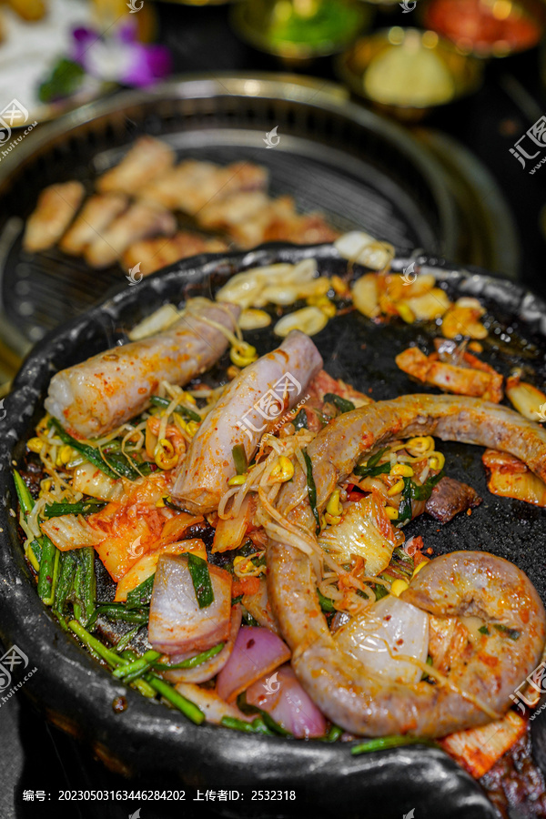 韩国烤肉烤大肠拼盘美食