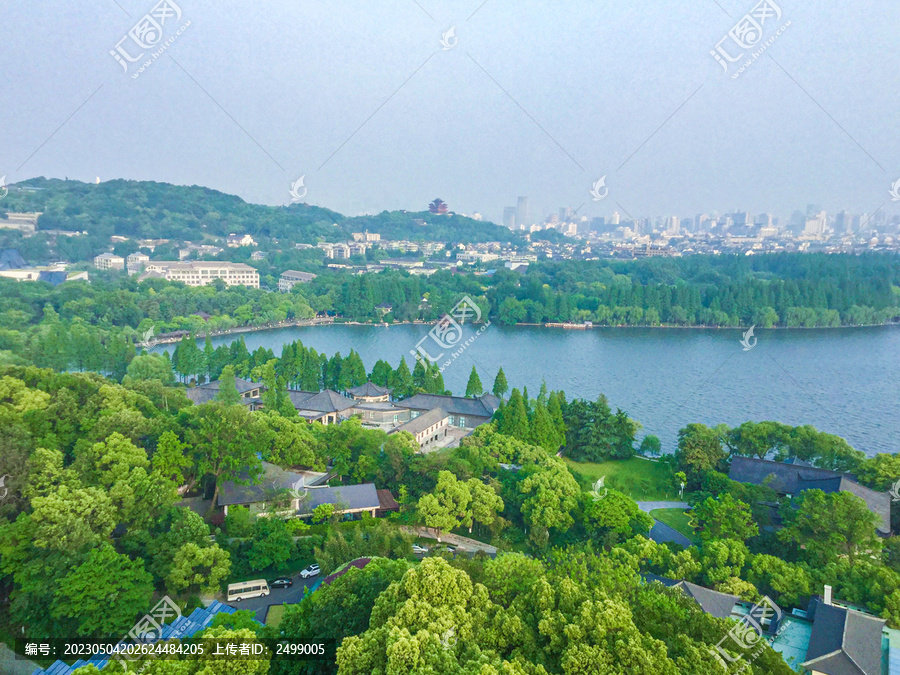 杭州雷峰塔俯瞰西湖