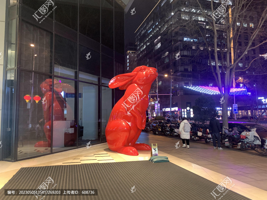 红色兔子雕塑
