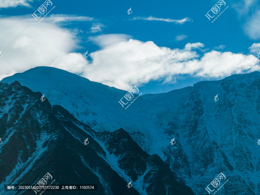 四川甘孜子梅村航拍贡嘎山脉