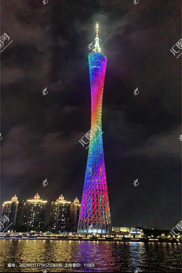 广州塔地标性建筑小蛮腰夜景