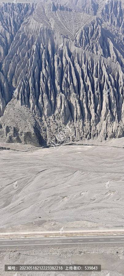 沟壑纵横