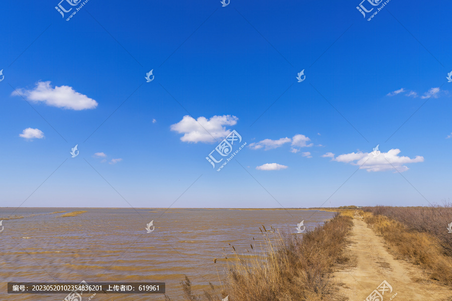 黄河口湿地蓝天白云风光