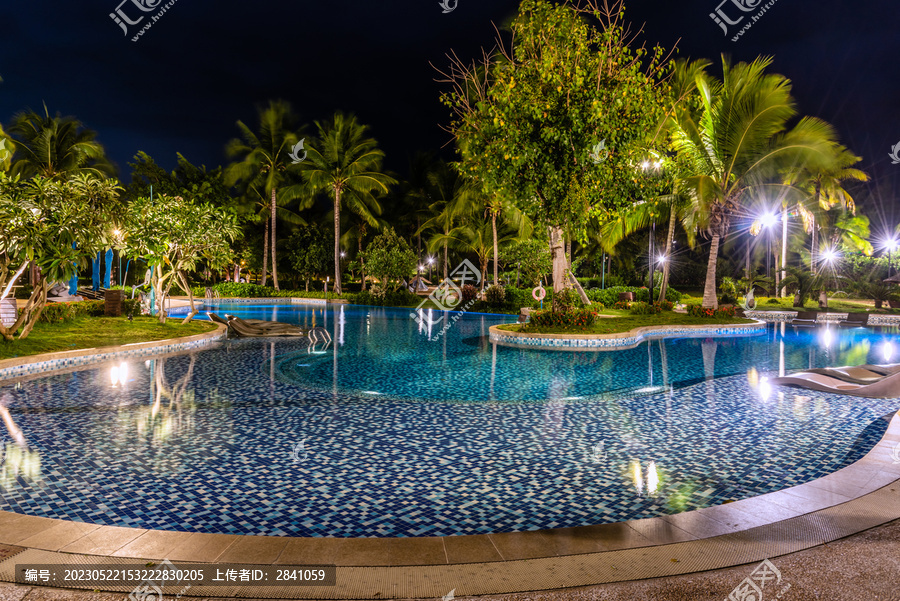 中国三亚酒店泳池园林夜景