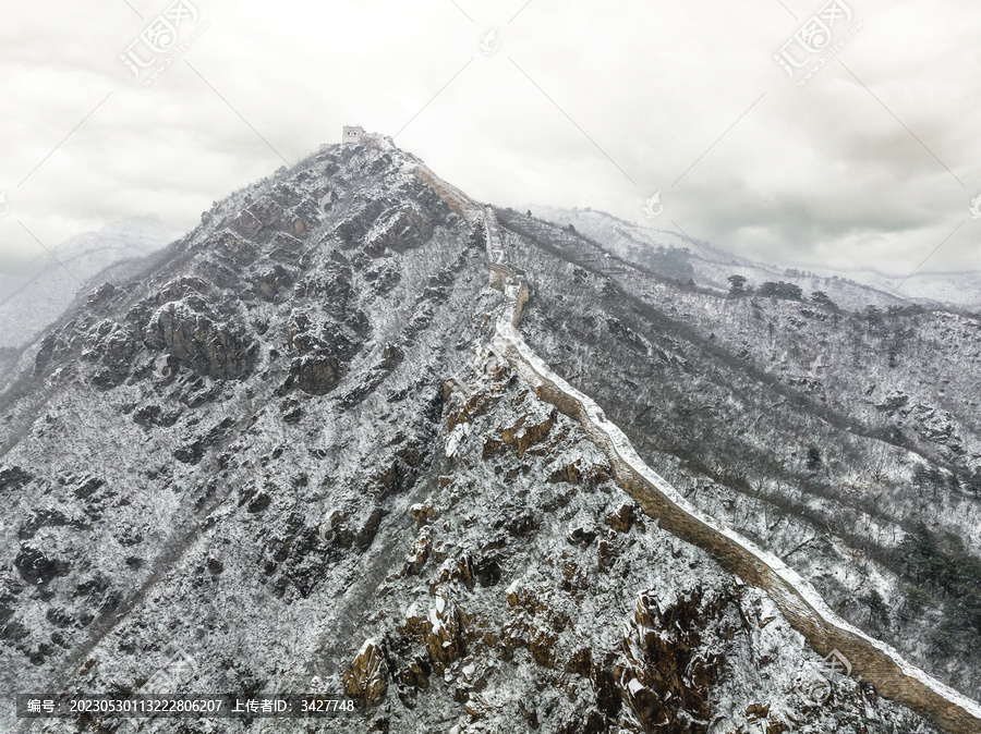 冰雪中的水长城