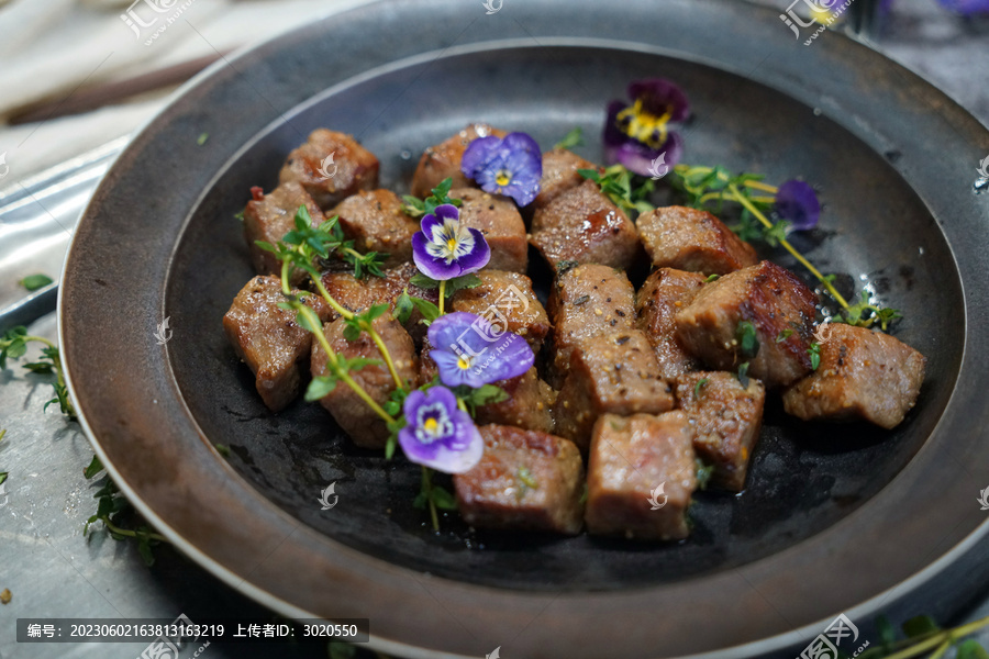 牛肉粒烹饪过程