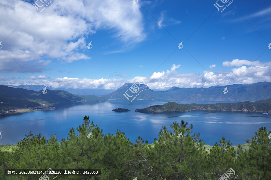 丽江泸沽湖格姆女神山全景