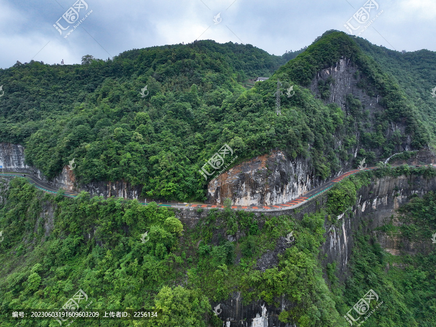 千丈岩挂壁公路