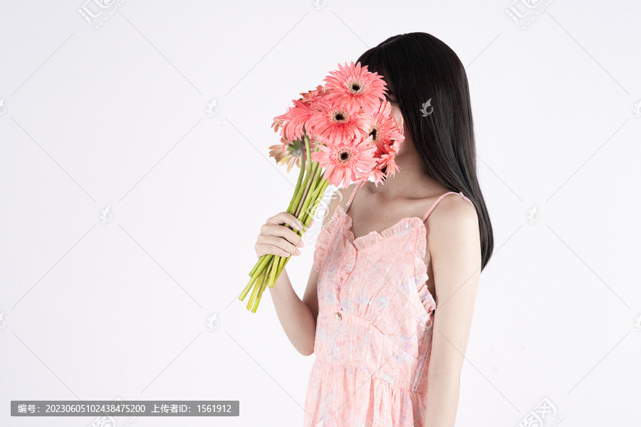 女孩与鲜花