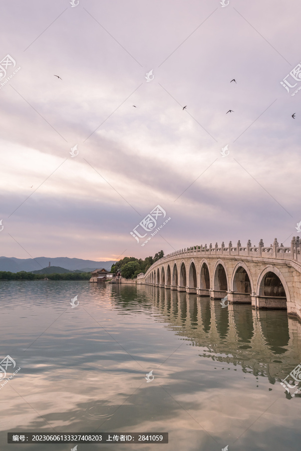 夕阳下的中国北京颐和园