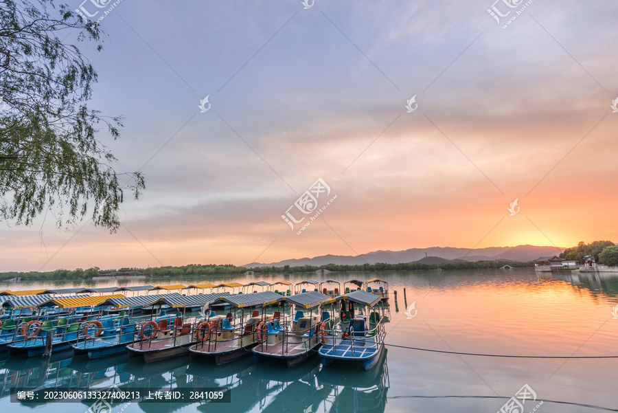 夕阳下的中国北京颐和园