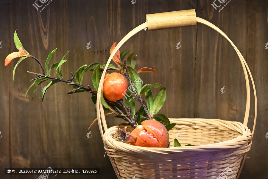 篮子里的柿子