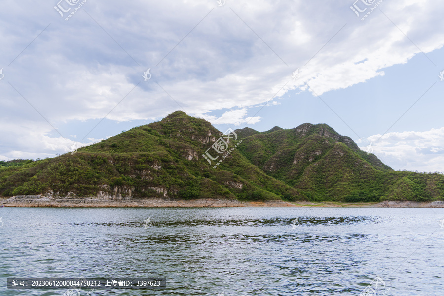 青山绿水蓝天白云户外自然风光