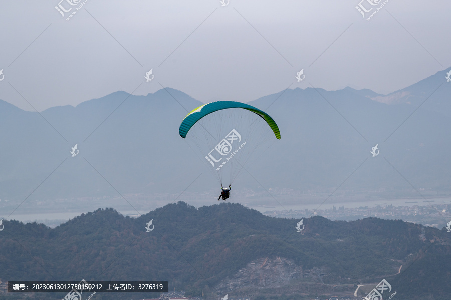 高空滑翔伞极限运动