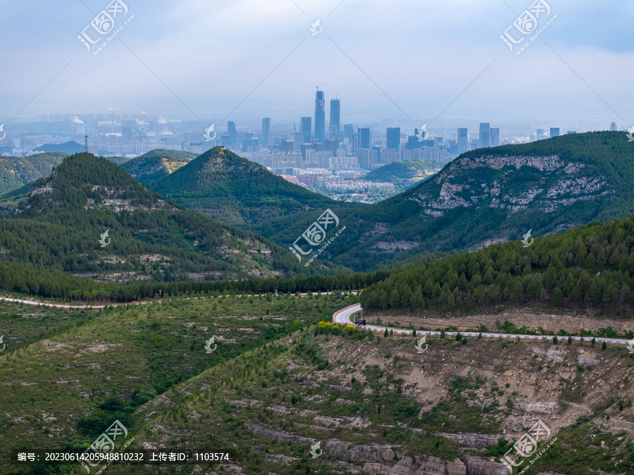 在济南黑峪顶航拍济南都市风光